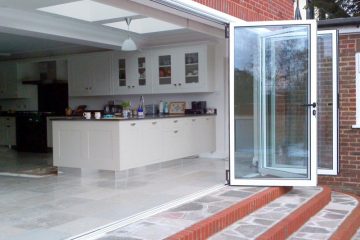 Bifold sliding doors